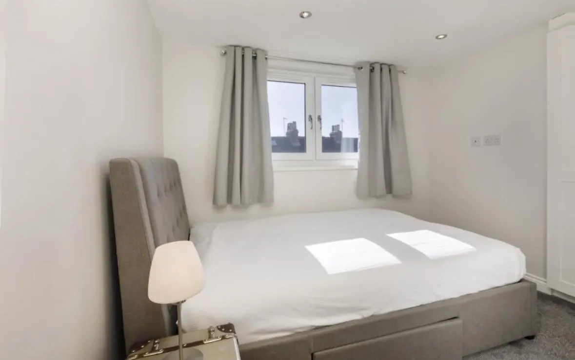4 Bedroom House Close To Walmgate Bar Sleeps 7 York
